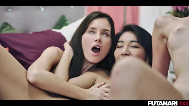 Вечеринка с подружками, у которых внезапно выросли хуи